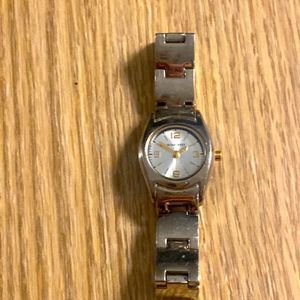 Ladies watches| ladies vintage Nine West silver tone link watch